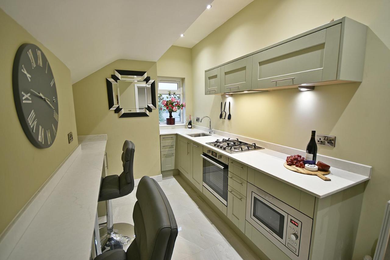 Moat House Apartment *